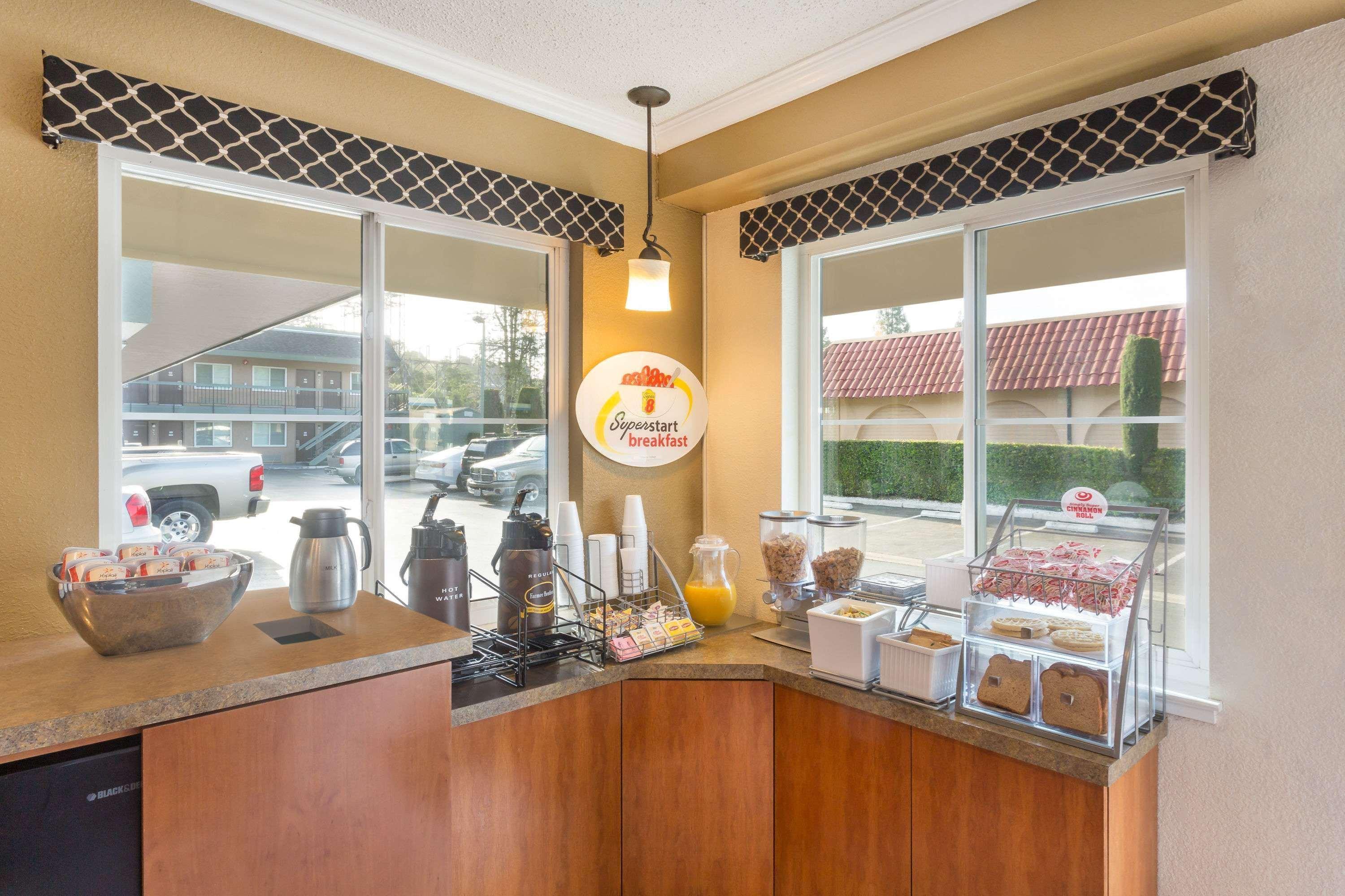 Super 8 By Wyndham Martinez Motel Exterior photo