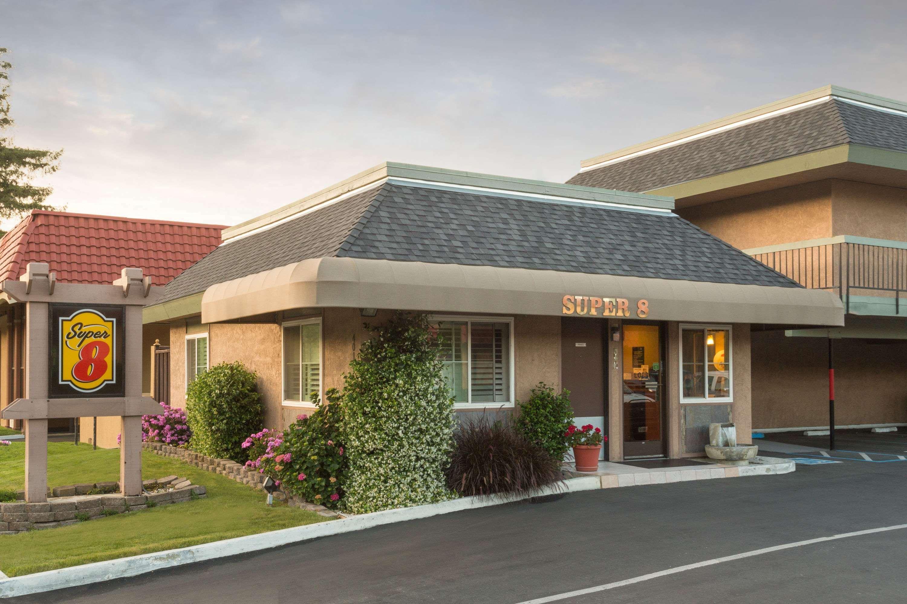 Super 8 By Wyndham Martinez Motel Exterior photo